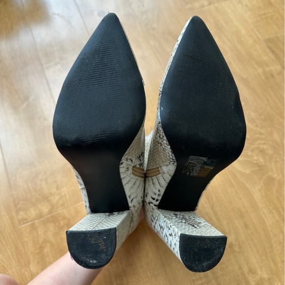 Qupid Snakeskin Heeled Pointed Toe Ankle Booties, Size 10 - Picture 11 of 14